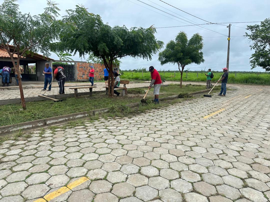 Prefeitura de Esperantina realiza operação de limpeza na cidade